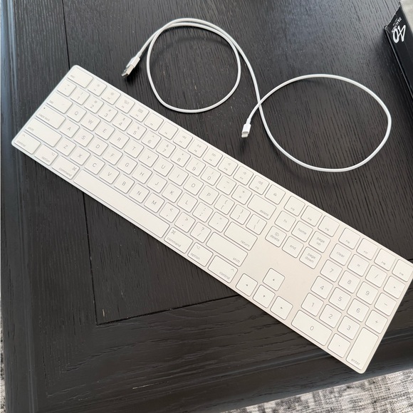 Apple Magic Keyboard with Numeric Keypad - Picture 4 of 12
